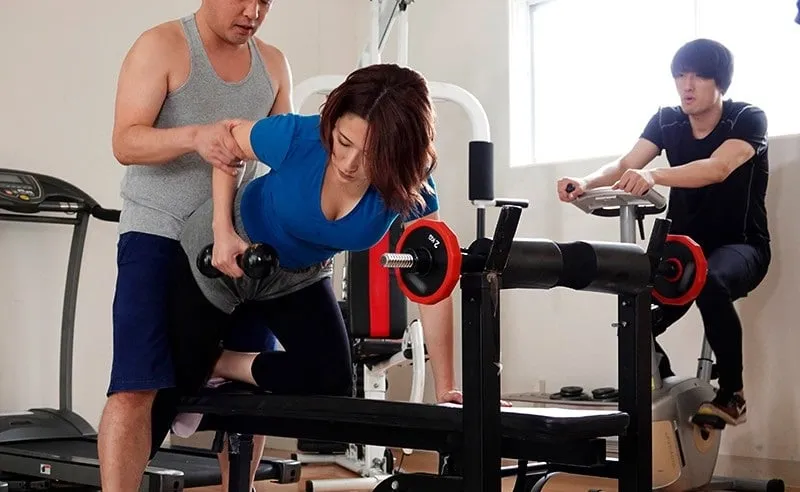 ông chồng phát hiện vợ yêu lén lút với huấn luyện viên thể hình