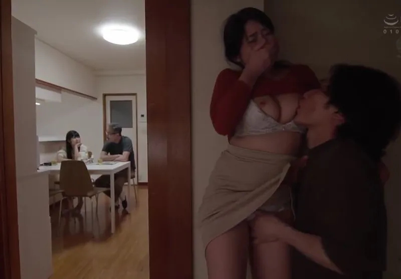 Má trộm nhìn người vợ ông chồng con gái phang nào ngờ con rể nhìn thấy