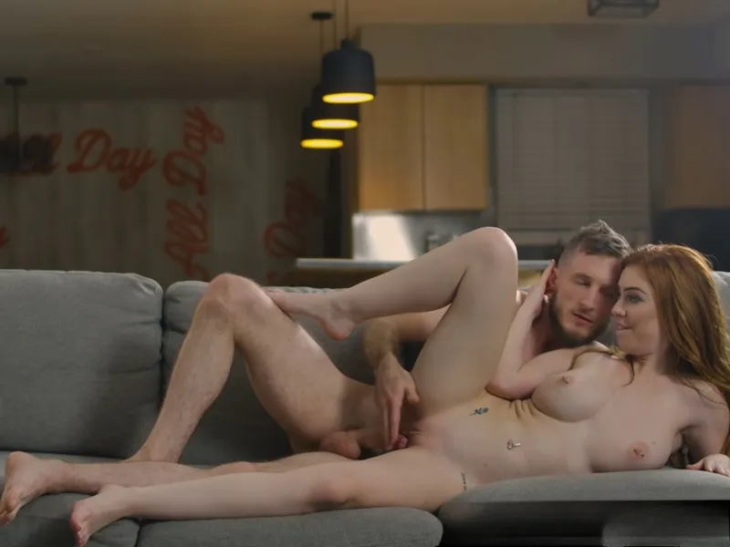 đang tăng ca mà người tình cứ dùng bím lôi kéo tôi doggy cùng em